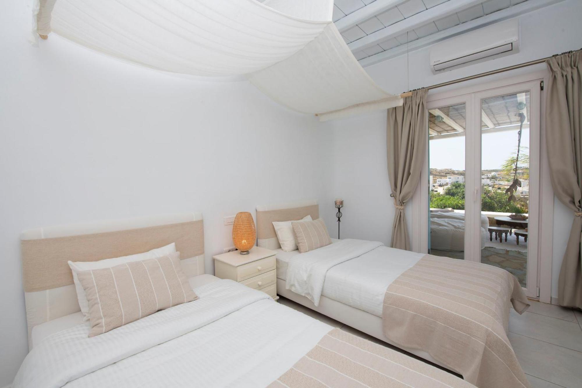 Tatiana Villa & Apartments Klouvas Exterior photo